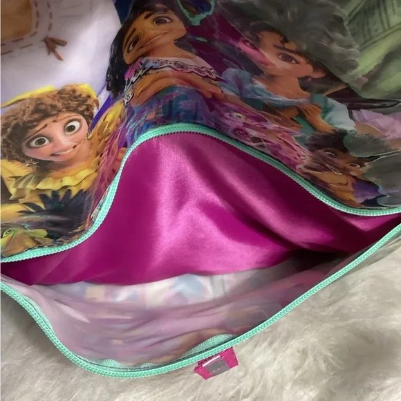 Bioworld Disney Encanto Movie Magic Backpack with Toucan Keychain Bag Charm EUC - Picture 9 of 12
